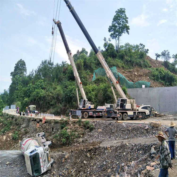行唐县汽车掉沟里叫吊车救援要多少钱